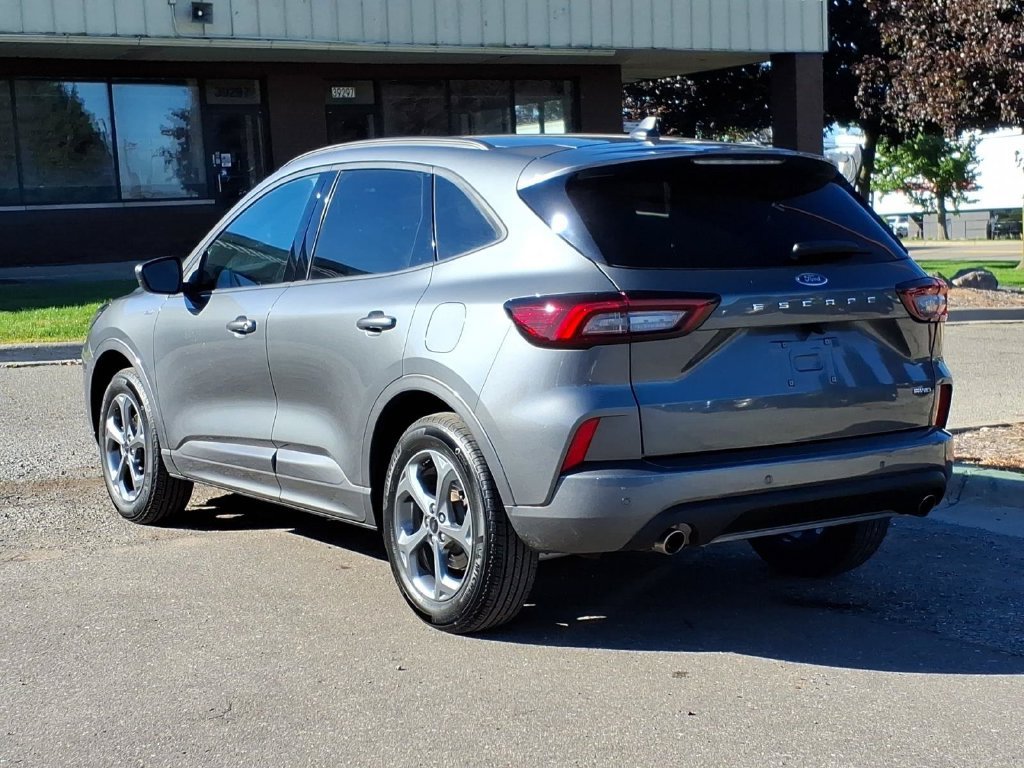 Used 2024 Ford Escape ST-Line w/ Tech Pack #1 AWD/4WD image 3