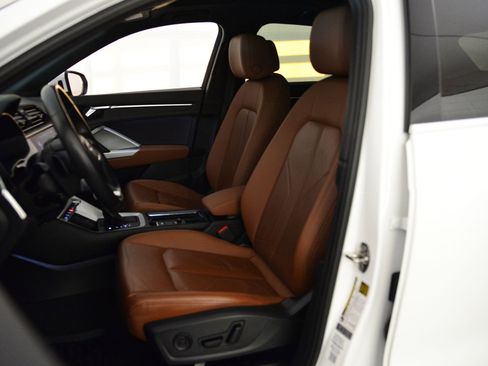 Used 2021 Audi Q3 2.0T Premium w/ Convenience Package image 4