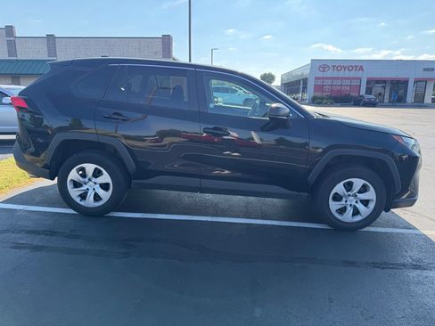 Used 2025 Toyota RAV4 LE AWD/4WD image 4