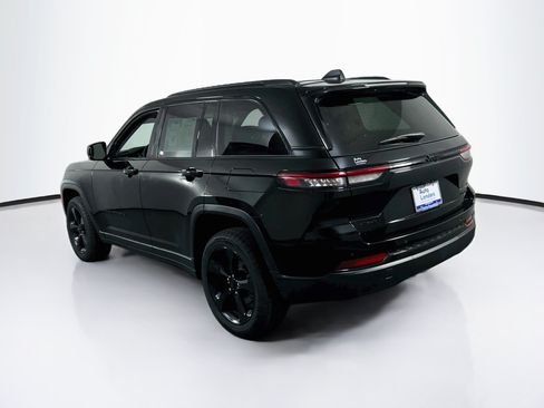 Used 2024 Jeep Grand Cherokee Limited w/ Black Appearance Package AWD/4WD image 7