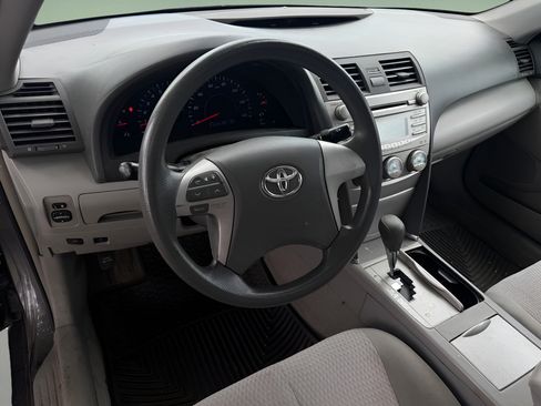 Used 2010 Toyota Camry LE FWD image 21