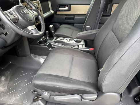 Used 2014 Toyota FJ Cruiser 4WD w/ Upgrade Package image 9