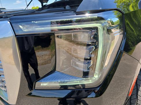 Used 2021 GMC Yukon XL Denali w/ Denali Premium Package AWD/4WD image 34