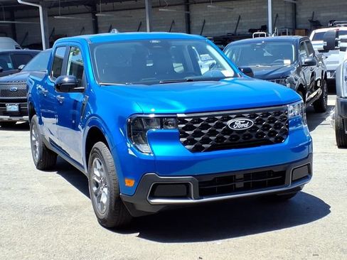 New 2026 Ford Maverick XLT w/ XLT Luxury Package FWD image 3