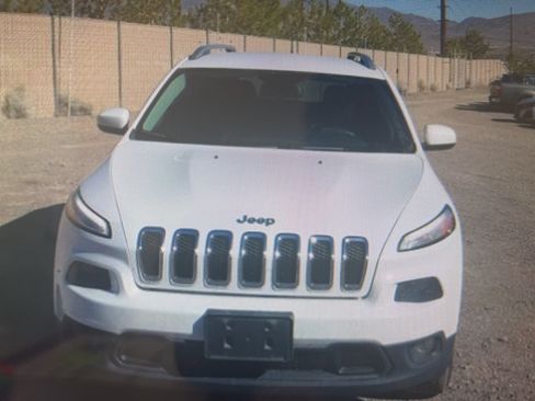 Used 2018 Jeep Cherokee Latitude w/ Safety Group AWD/4WD image 10