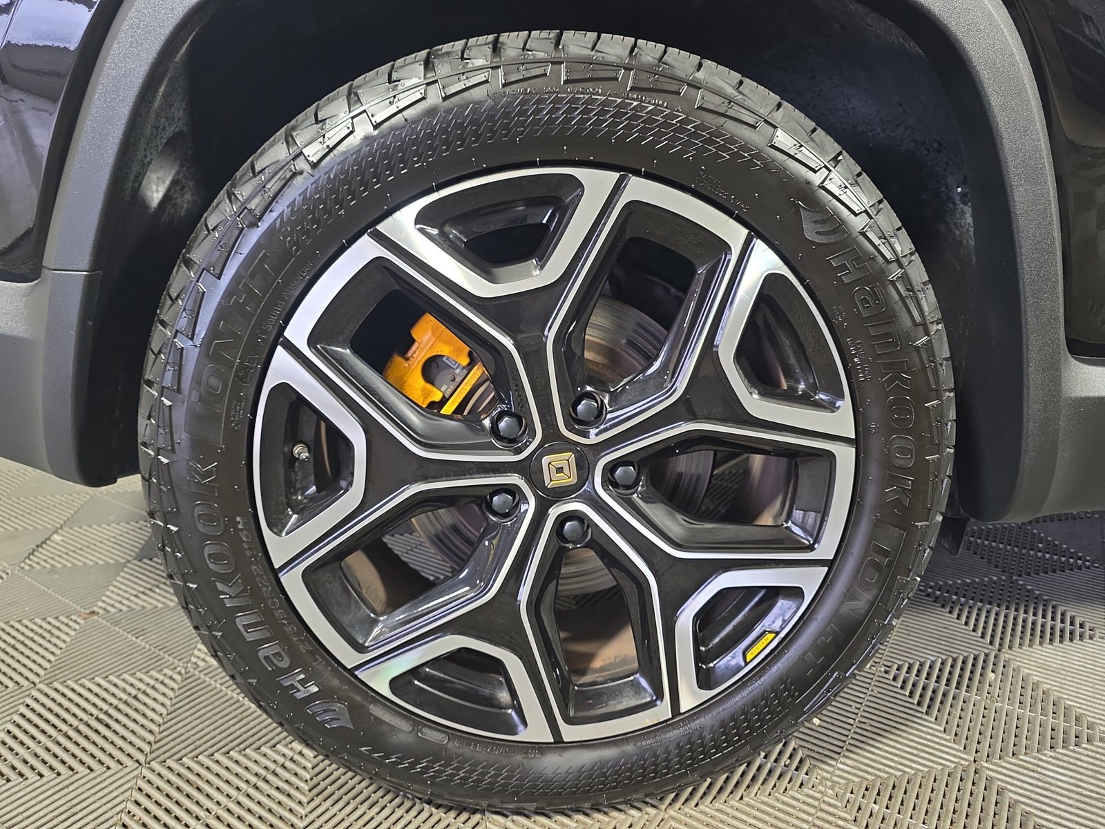 Used 2022 Rivian R1S Launch Edition Quad AWD/4WD image 12