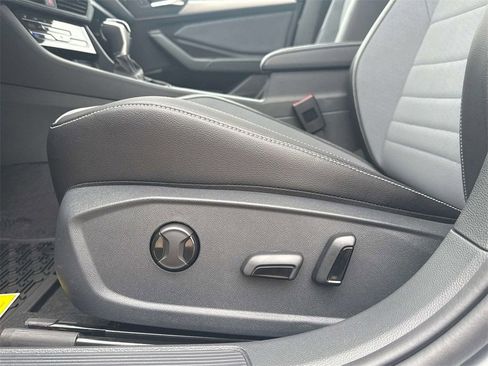 New 2026 Volkswagen Jetta SE FWD image 11