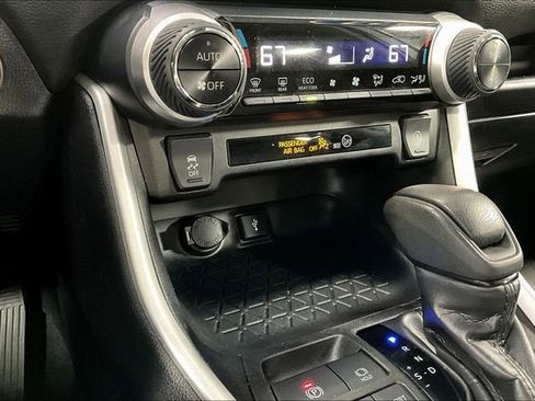 Used 2022 Toyota RAV4 XLE image 15