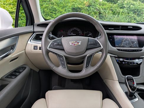 Used 2017 Cadillac XT5 Premium Luxury w/ Driver Assist Package AWD/4WD image 31