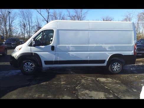 New 2024 RAM ProMaster 2500 w/ Quick Order Package 22G SLT image 8