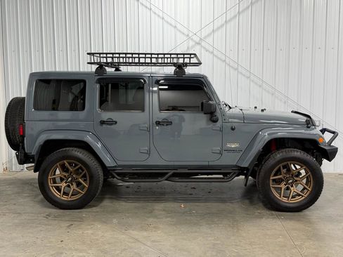 Used 2015 Jeep Wrangler Unlimited Sahara w/ Connectivity Group AWD/4WD image 2