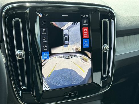 Certified 2026 Volvo XC40 B5 Ultra w/ Climate Package image 13