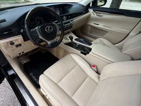 Used 2014 Lexus ES 350 w/ Ultra Luxury Package FWD image 38