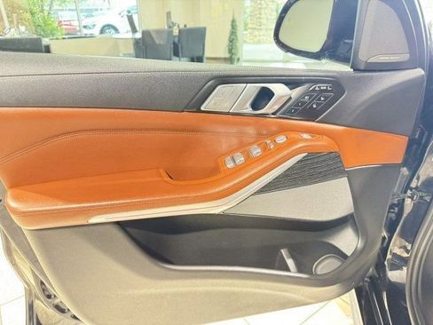 Used 2022 BMW X7 M50i image 13