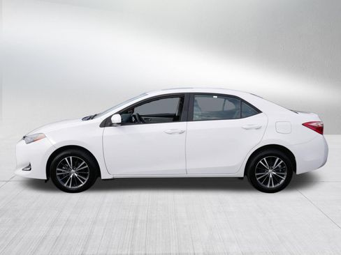 Used 2018 Toyota Corolla LE w/ LE Premium Package w/Moonroof FWD image 4