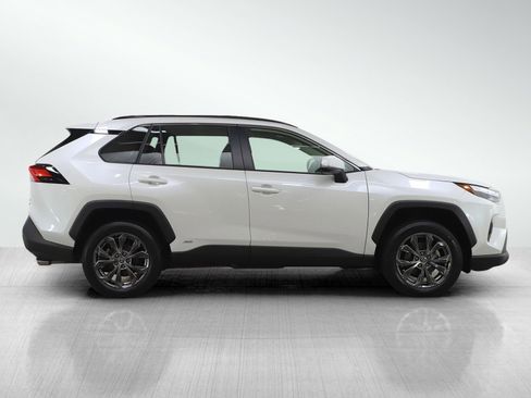 Used 2022 Toyota RAV4 XLE Premium image 6
