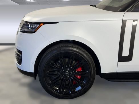 Used 2025 Land Rover Range Rover SE image 11