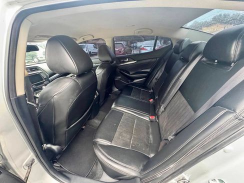 Used 2019 Nissan Maxima 3.5 SV w/ Floor Mat Group FWD image 17
