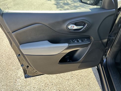 Used 2014 Jeep Cherokee Limited w/ Luxury Group image 11