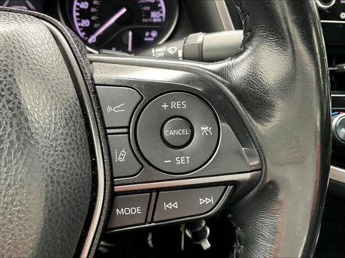Used 2022 Toyota Camry SE FWD image 12