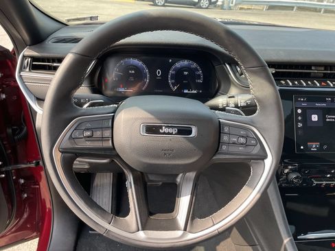 Used 2025 Jeep Grand Cherokee L Altitude AWD/4WD image 13