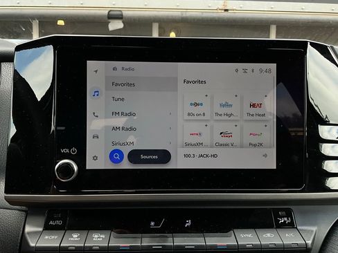 Used 2025 Toyota Camry SE image 30