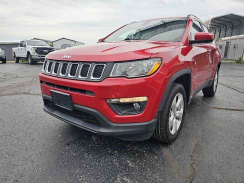 Used 2018 Jeep Compass Latitude w/ Popular Equipment Group AWD/4WD image 2