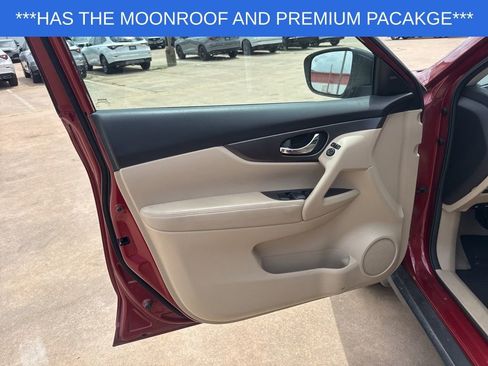 Used 2015 Nissan Rogue SV w/ SV Premium Package image 11