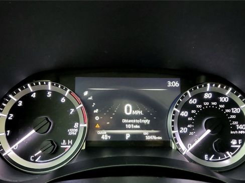 Used 2023 Toyota Highlander XLE AWD/4WD image 28