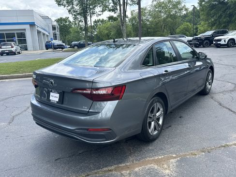 Used 2024 Volkswagen Jetta SE FWD image 5