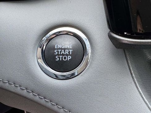 Used 2023 Toyota Highlander XLE FWD image 9