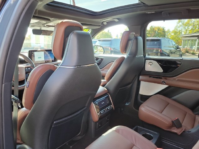 Used 2025 Lincoln Aviator Reserve w/ Equipment Group 201A AWD/4WD image 24