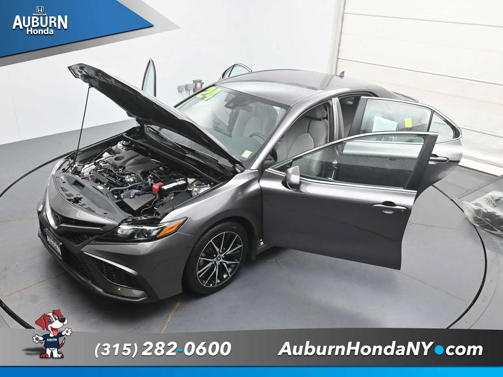 Used 2024 Toyota Camry SE AWD/4WD image 35
