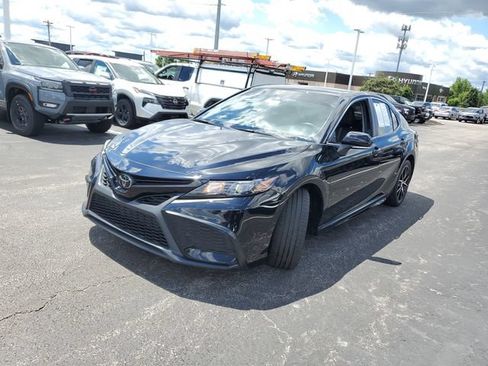 Used 2023 Toyota Camry SE FWD image 2