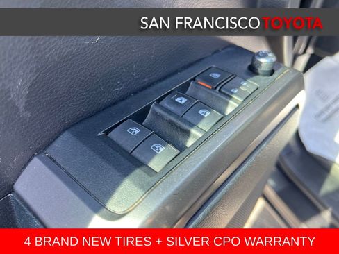Certified 2018 Toyota Tacoma TRD Off-Road AWD/4WD image 36