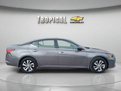 Used 2024 Nissan Altima 2.5 S FWD image 6