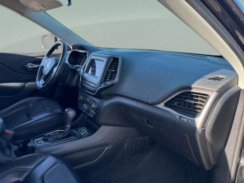 Used 2019 Jeep Cherokee Latitude Plus image 40