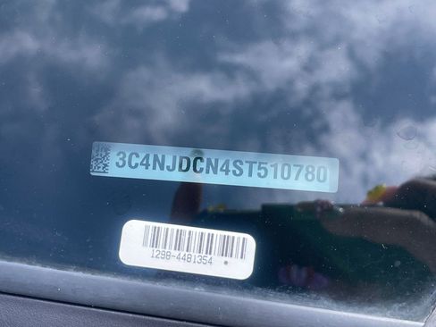 Used 2025 Jeep Compass Limited image 29