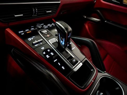 Used 2021 Porsche Cayenne Turbo image 51