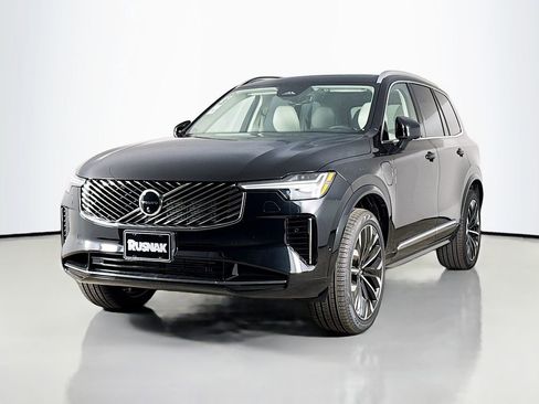 New 2026 Volvo XC90 T8 Ultra w/ Protection Package AWD/4WD image 3