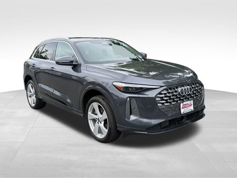 Used 2025 Audi Q5 Premium Plus w/ Premium Plus AWD/4WD image 3