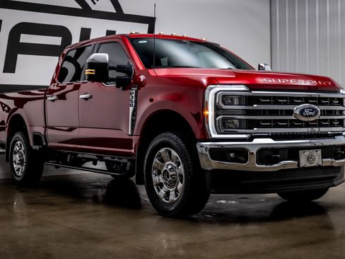 Used 2025 Ford F350 King Ranch w/ Chrome Package image 32