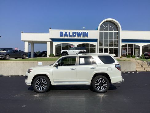 Used 2023 Toyota 4Runner Limited AWD/4WD image 4