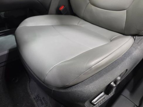 Used 2024 Toyota Sienna XLE FWD image 24