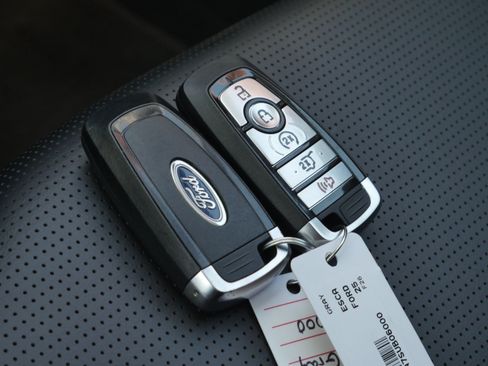 Certified 2025 Ford Escape Platinum AWD/4WD image 30