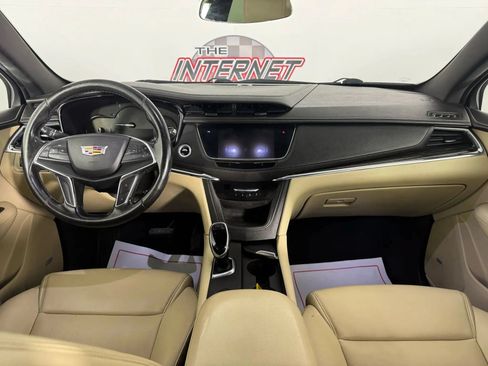 Used 2018 Cadillac XT5 AWD image 11