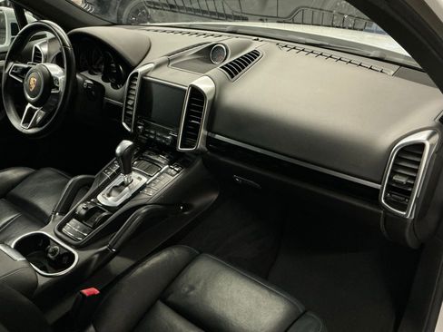 Used 2018 Porsche Cayenne Platinum Edition image 11