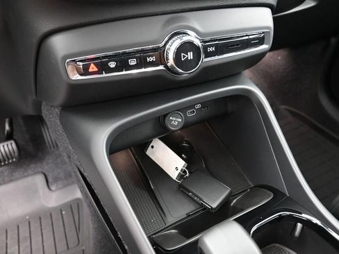 New 2026 Volvo XC40 B5 Ultra w/ Protection Package Premier AWD/4WD image 18