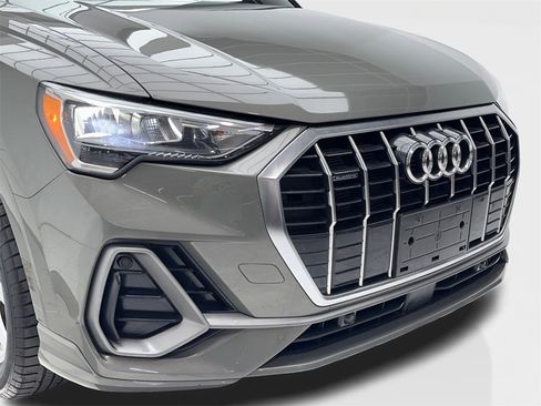 Used 2022 Audi Q3 2.0T Premium image 3