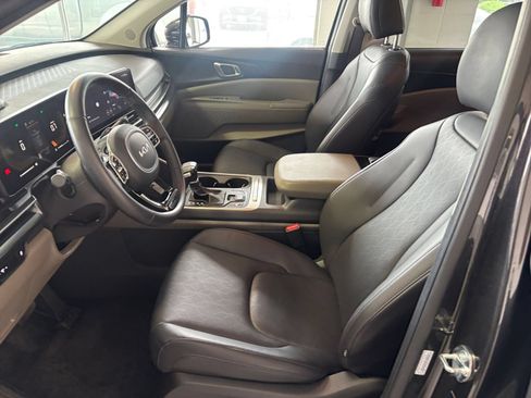 Used 2026 Kia Carnival FWD image 28
